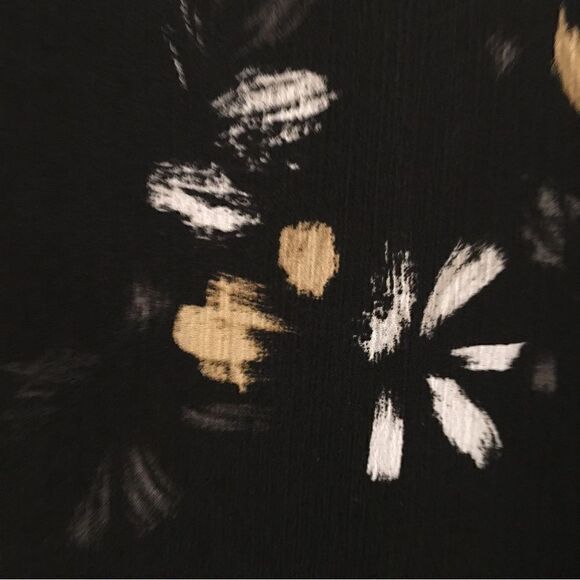 APT 9 Brush stroke design sheer sleeve chiffon top! IN BLACK NOT RED - Picture 7 of 9